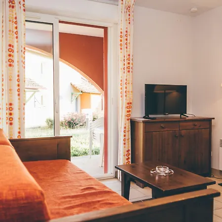 Terres De France - Domaine De Claire Rive 假日公园