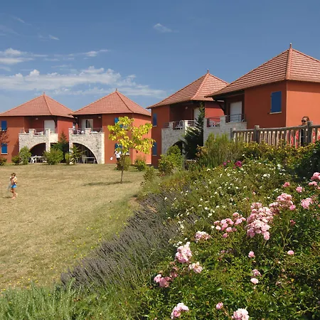 Terres De France - Domaine De Claire Rive Holiday park