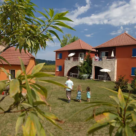 Terres De France - Domaine De Claire Rive Prázdninový areál 3*