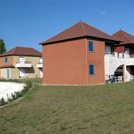 Terres De France - Domaine De Claire Rive Holiday park