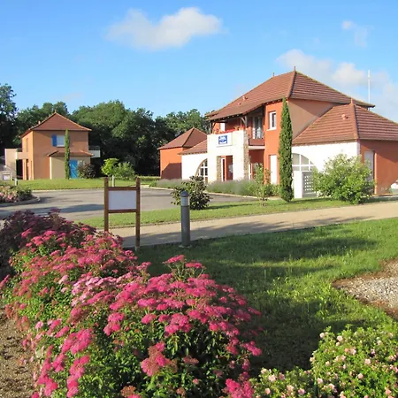 Terres De France - Domaine De Claire Rive Holiday park