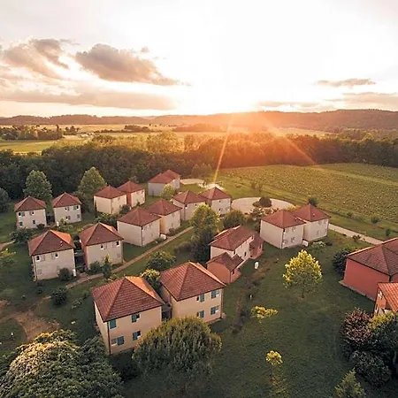 Prázdninový areál Terres De France - Domaine De Claire Rive Prayssac