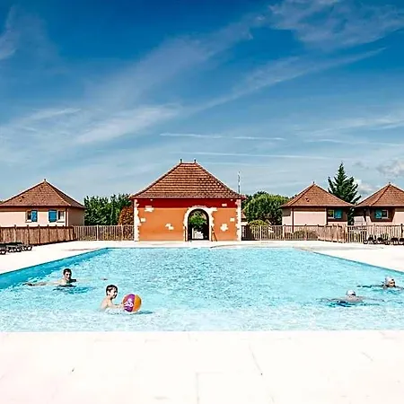Prázdninový areál Terres De France - Domaine De Claire Rive