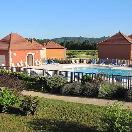 Holiday park Terres De France - Domaine De Claire Rive 3*