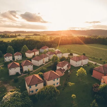 Terres De France - Domaine De Claire Rive 홀리데이파크 3*