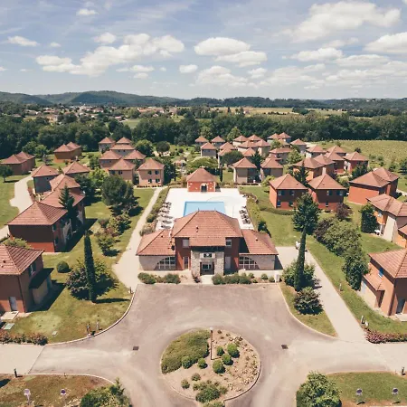 Terres De France - Domaine De Claire Rive Holiday park 3*