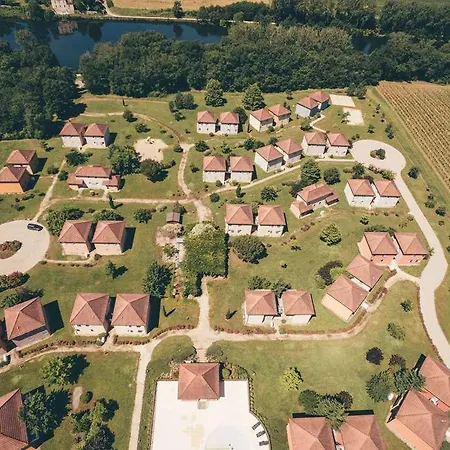 Prázdninový areál Terres De France - Domaine De Claire Rive Prayssac