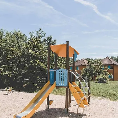 Holiday park Terres De France - Domaine De Claire Rive 3*