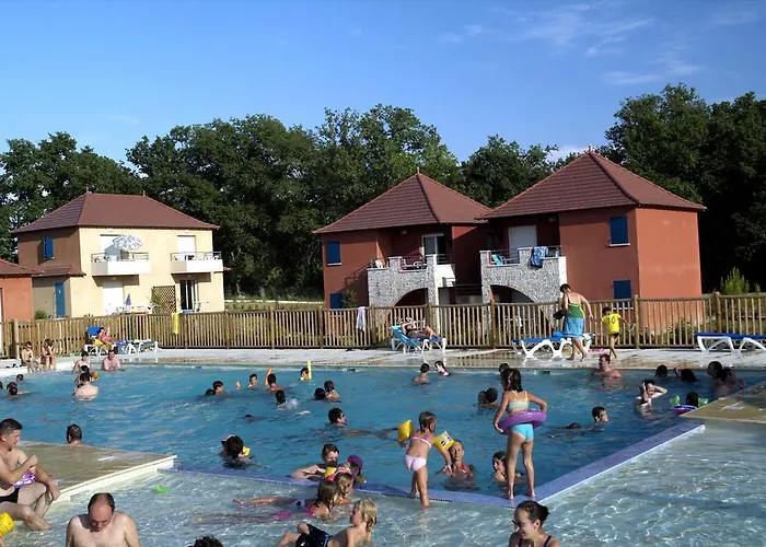 Terres De France - Domaine De Claire Rive Ferienpark