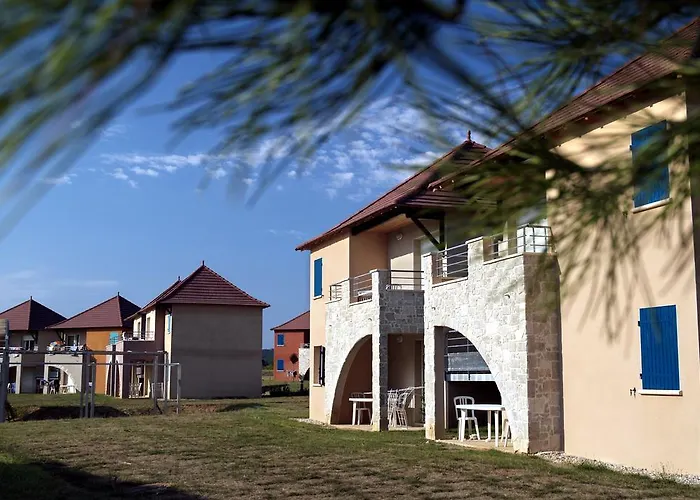 Terres De France - Domaine De Claire Rive 3*