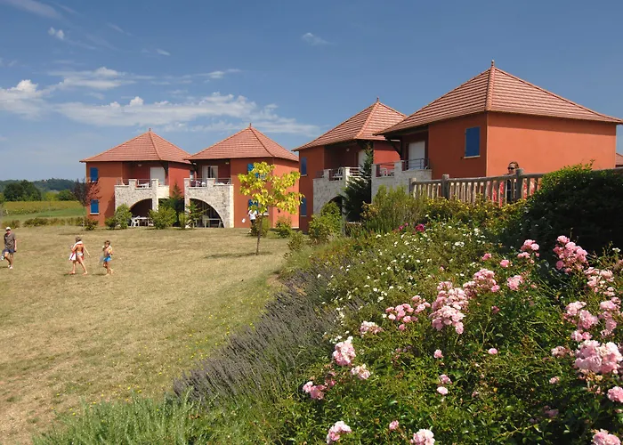 Terres De France - Domaine De Claire Rive Ferienpark