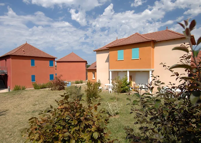 Terres De France - Domaine De Claire Rive Ferienpark Prayssac