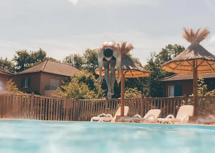 Ferienpark Terres De France - Domaine De Claire Rive 3*