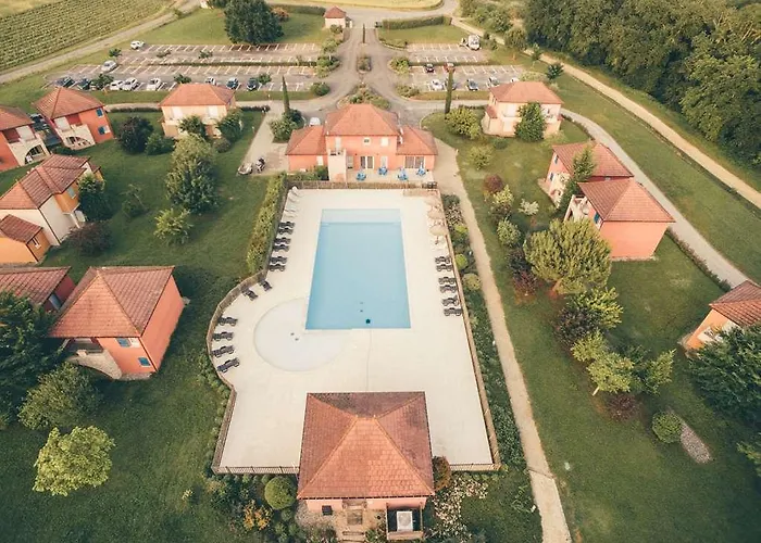 Terres De France - Domaine De Claire Rive Ferienpark 3*